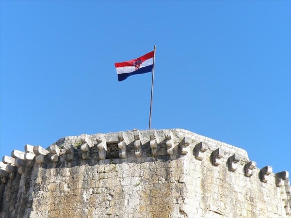 078-Трогир-флаг на башне